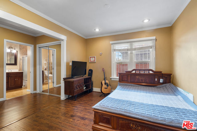 3941 2nd Avenue, Los Angeles CA: https://media.crmls.org/mediaz/127cc7c8-5fe8-4256-a0d4-8dc045a170af.jpg