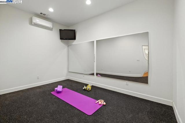 874 Overhill Dr, Hayward CA: https://media.crmls.org/mediaz/127cf6a9-9919-4c0a-9326-f31f18c9fae8.jpg