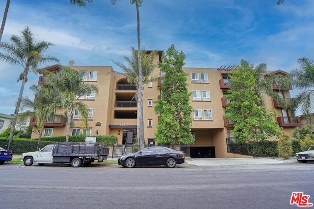 1401 S St Andrews Place, Los Angeles CA: https://media.crmls.org/mediaz/127d1252-151f-4ec2-bba6-2f0818a9ceec.jpg