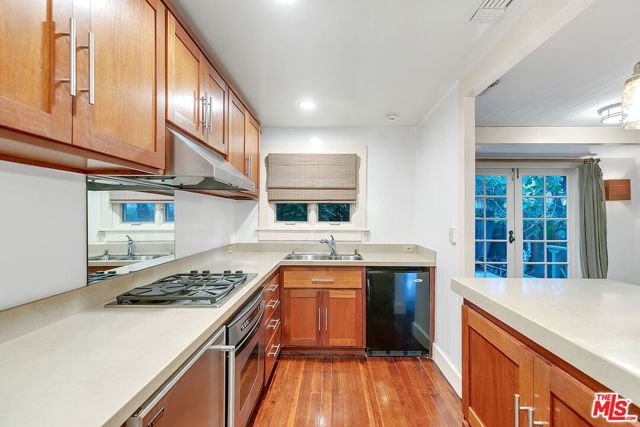 2636 5th Street, Santa Monica CA: https://media.crmls.org/mediaz/127d3a04-2545-4335-b61e-7c535e550e8f.jpg