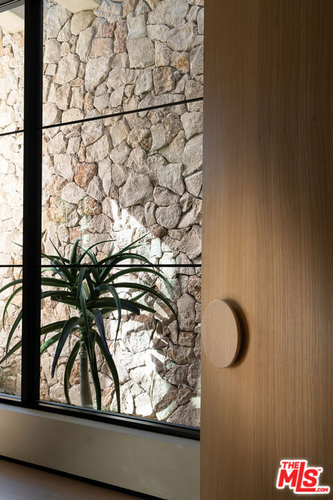 23340 Collins Street, Woodland Hills CA: https://media.crmls.org/mediaz/127d4bd2-5aff-46cd-85f6-f162b65a0251.jpg