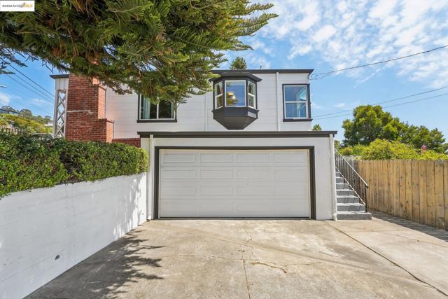 10601 Sheldon St, Oakland CA: https://media.crmls.org/mediaz/127d8ae6-9d2b-4a02-a3a8-f3d319f95139.jpg