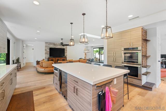 1180 Devonshire Dr, Encinitas CA: https://media.crmls.org/mediaz/127e5d24-e0f9-477a-82e2-6f0a856361e2.jpg