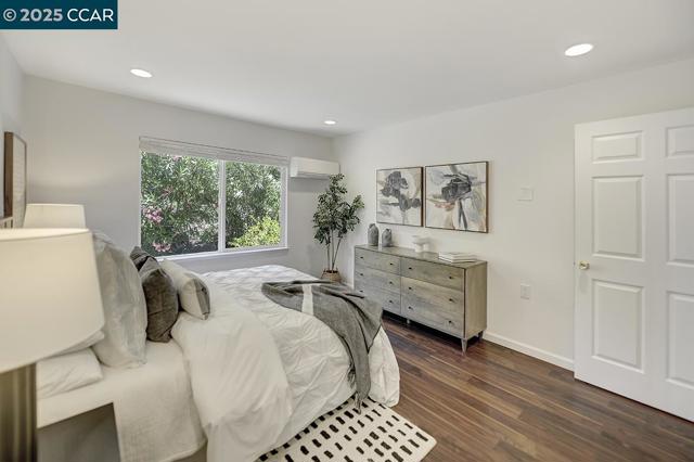3136 Tice Creek Dr, Walnut Creek CA: https://media.crmls.org/mediaz/127ef9f5-5383-4ad3-a2c9-43331cdf8645.jpg