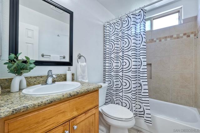 615 9th St, Imperial Beach CA: https://media.crmls.org/mediaz/127f91ef-7523-4afc-93e1-dbc75edb6b38.jpg