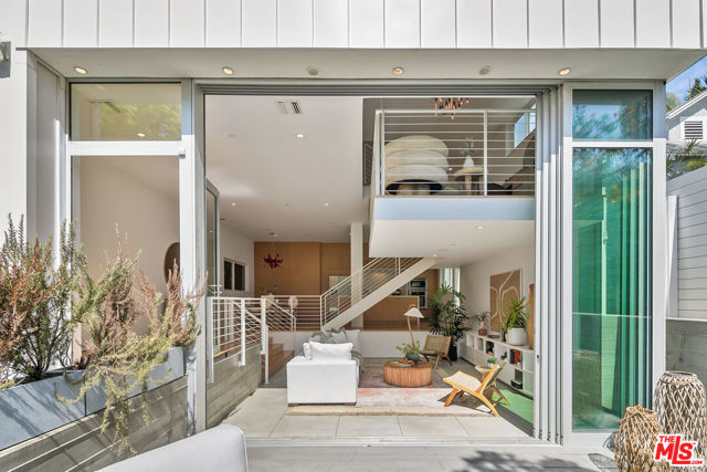 338 Rennie Avenue, A photo 1