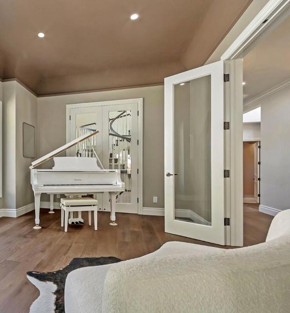 15681 Kennedy Road, Los Gatos CA: https://media.crmls.org/mediaz/127ff771-b4a6-4d83-8249-dde328577fbc.jpg