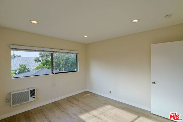 1277 W 23rd Street, Los Angeles CA: https://media.crmls.org/mediaz/1280d941-2472-48e7-a847-086ba92f7e90.jpg