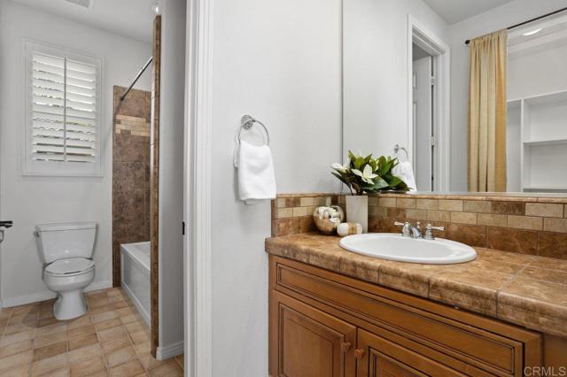 648 California Oak Drive, Vista CA: https://media.crmls.org/mediaz/12811493-f8e4-4f40-b083-fec29dc0f547.jpg