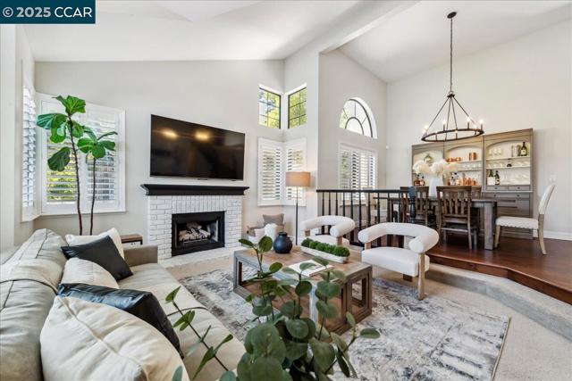 97 Woodranch Cir, Danville CA: https://media.crmls.org/mediaz/1281ad5e-8453-4a70-b502-97b935a25c36.jpg