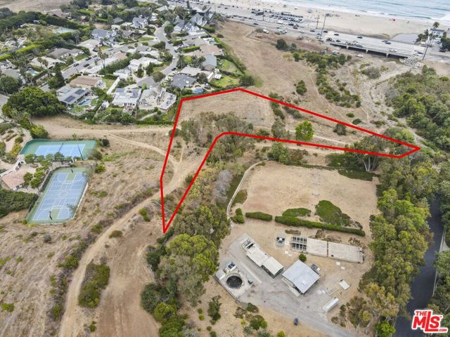 30720 Morning View Drive, Malibu CA: https://media.crmls.org/mediaz/1281f0c0-4650-4d8c-8bd3-9e090a31c7bf.jpg