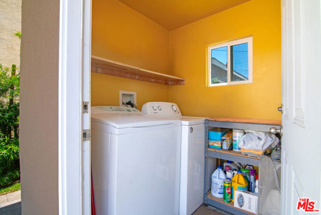 3556 Butler Avenue, Los Angeles CA: https://media.crmls.org/mediaz/12821105-a452-4c9e-8f42-4548b7158e69.jpg