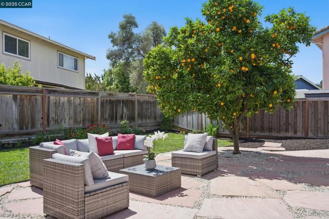 17 Bliss Ct., Pleasant Hill CA: https://media.crmls.org/mediaz/128231f6-d56e-4801-a199-2373c5249e45.jpg