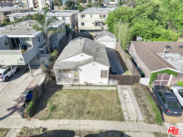 3664 Kelton Avenue, Los Angeles CA: https://media.crmls.org/mediaz/12824ce6-230e-457c-9608-66fcb4edb3cd.jpg