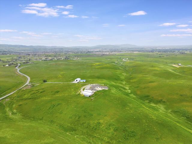 2000 John Smith, Hollister CA: https://media.crmls.org/mediaz/1282943b-dd28-425d-8dd7-6cdd48f24099.jpg