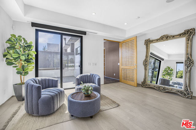5304 Louise Avenue, Encino CA: https://media.crmls.org/mediaz/1282bdc9-c301-4905-bc4c-e62d289a4534.jpg