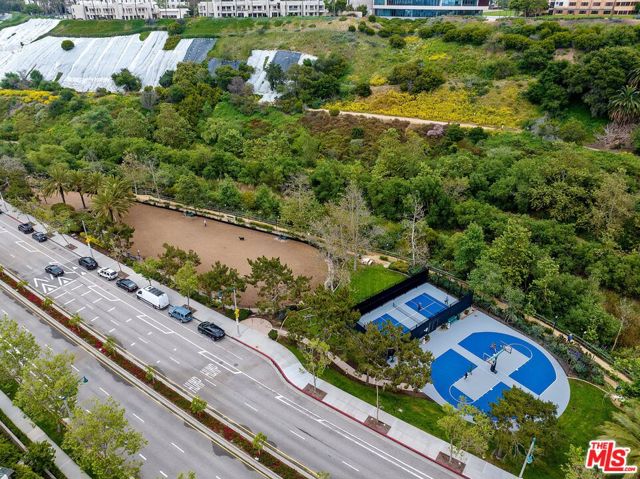 12923 Bluff Creek Drive, Los Angeles CA: https://media.crmls.org/mediaz/1282dfa1-29b0-4097-8b64-69bbfcf75ae2.jpg