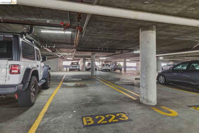 6400 Christie Ave, Emeryville CA: https://media.crmls.org/mediaz/1282e906-0aed-45c5-8539-55048f05fc8b.jpg