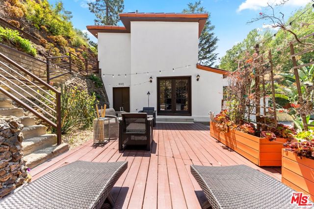 1508 N Beverly Glen Boulevard, Los Angeles CA: https://media.crmls.org/mediaz/128369b9-24f2-4359-b58d-10fc34093cfe.jpg