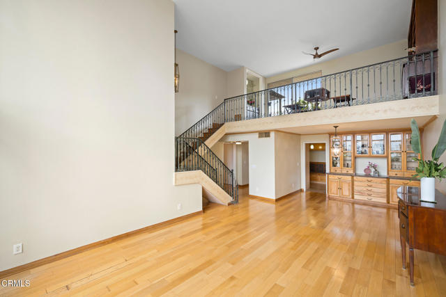125 W Mountain Street, Glendale CA: https://media.crmls.org/mediaz/1283a147-244e-4d48-bc8e-c8d29093ae10.jpg