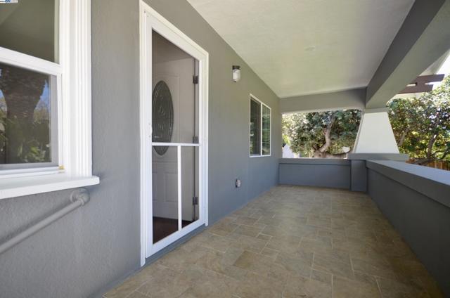 4544 Thornton Ave, Fremont CA: https://media.crmls.org/mediaz/1283a2d1-beb3-4549-807d-f1b5e0e1148e.jpg
