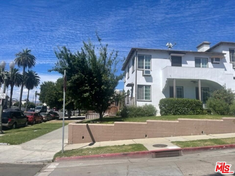 132 S Rampart Boulevard, Los Angeles, CA 90057