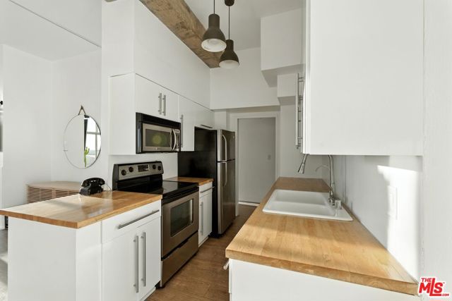 1155 N La Cienega Boulevard, West Hollywood CA: https://media.crmls.org/mediaz/128441e5-6b9f-48f1-9f18-5fde0a7de734.jpg