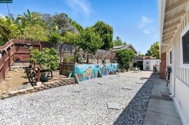 1201 Valle Vista Ave, Vallejo CA: https://media.crmls.org/mediaz/12845854-1f4b-43ca-b63c-86db9b22fc0d.jpg