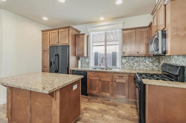 440 Moffet Boulevard, Mountain View CA: https://media.crmls.org/mediaz/12848b4f-9b46-498b-982e-c7fda54ae0a4.jpg