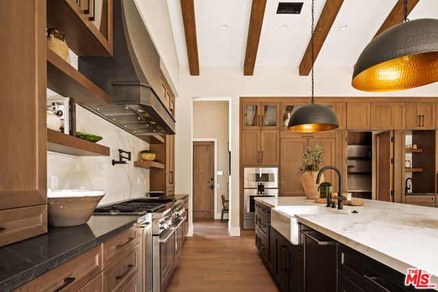 26719 Mulholland Highway, Calabasas CA: https://media.crmls.org/mediaz/1285050a-caba-4a57-a7aa-00bff614e0be.jpg