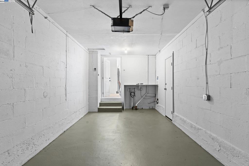https://media.crmls.org/mediaz/1285a466-0218-454c-acad-709ce5ccfd94.jpg?preset=X-Large