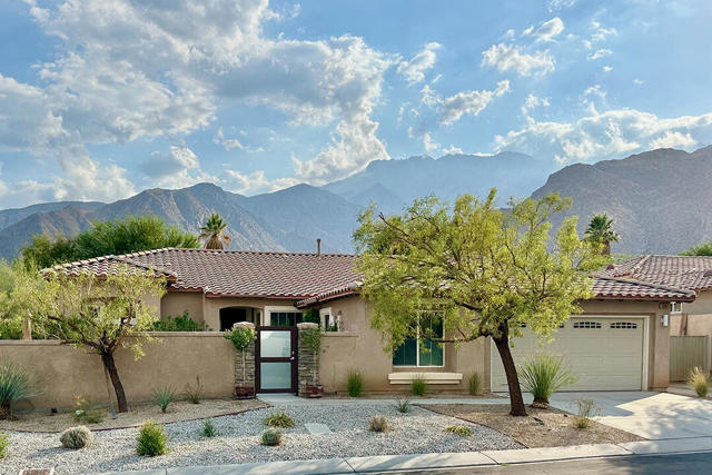 1247 Oro, Palm Springs CA: https://media.crmls.org/mediaz/12862f89-2b34-4f08-98eb-27d6476cdf10.jpg