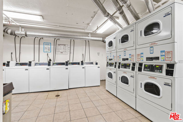 10982 ROEBLING Avenue, Los Angeles CA: https://media.crmls.org/mediaz/12863c1e-cb5c-4ef7-9b2e-7b2d9a251ef1.jpg