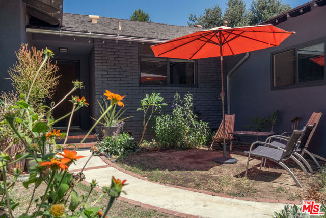 25166 Wheeler Road, Newhall CA: https://media.crmls.org/mediaz/12875fb6-9a90-48f1-9061-0d7c74bc0ee9.jpg