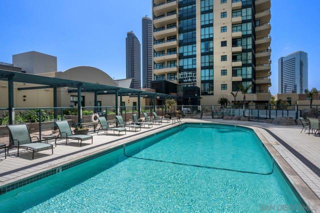 555 Front Street, San Diego CA: https://media.crmls.org/mediaz/128799e1-1aab-4c9a-83b7-b41dcaa25477.jpg