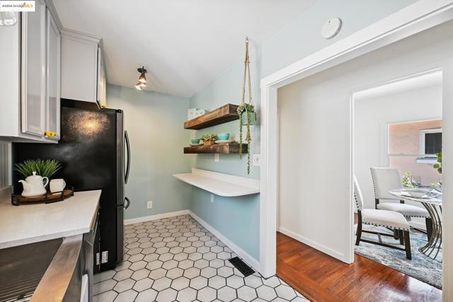 3316 Coolidge Ave, Oakland CA: https://media.crmls.org/mediaz/1287e96a-aa81-460a-9fc2-c761736975b1.jpg