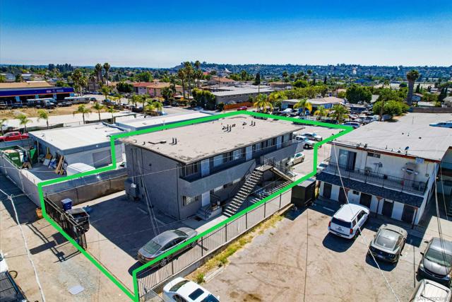 913 Grand Ave, Spring Valley CA: https://media.crmls.org/mediaz/1287ff78-1fb0-4d91-a166-d4383bea4468.jpg