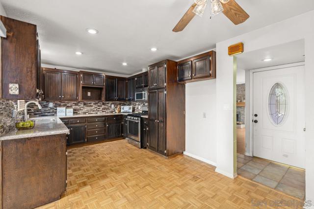 371 Kaymar Dr, San Diego CA: https://media.crmls.org/mediaz/12883287-270c-4182-aa9a-d7b59fda54dc.jpg