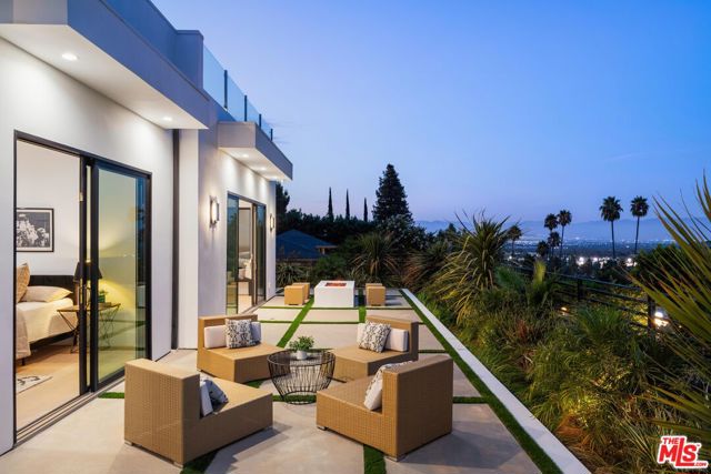 4637 Dunas Lane, Tarzana CA: https://media.crmls.org/mediaz/1288649a-e7ce-4d9d-99ce-9b906aa76618.jpg