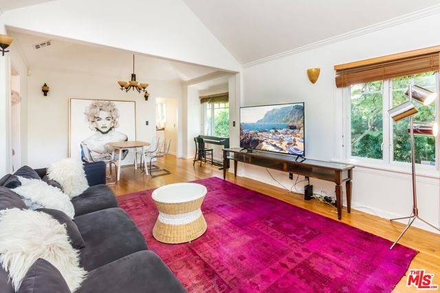 866 N Doheny Drive, West Hollywood CA: https://media.crmls.org/mediaz/12886fae-f0e4-471d-bd5a-d71a36fdc4da.jpg