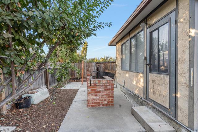 1150 Bonnie View Road, Hollister CA: https://media.crmls.org/mediaz/1288e802-471f-4d74-bf4d-a7970157024a.jpg