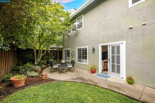 405 Triomphe Ct, Danville CA: https://media.crmls.org/mediaz/1288edda-5991-4b8e-bc3c-8dfe9a8d85a1.jpg