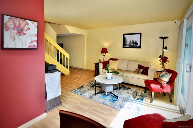10373 Caminito Banyon, San Diego CA: https://media.crmls.org/mediaz/1288fc52-771c-41e9-8613-ea647687de39.jpg