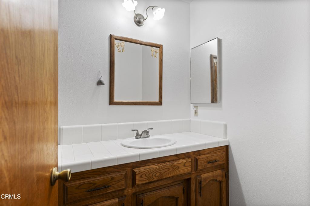https://media.crmls.org/mediaz/1289b84e-54b5-4728-9606-e4df95f9a6df.jpg?preset=X-Large