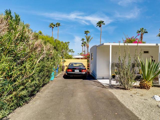 7 Ocotillo Lane, Palm Desert CA: https://media.crmls.org/mediaz/1289bc45-4a58-4e96-9362-ffb242a92028.jpg