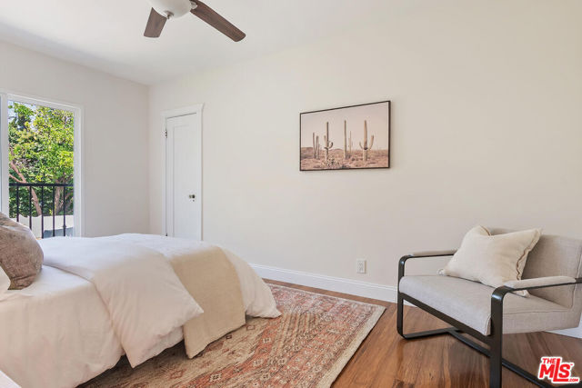 913 N Clybourn Avenue, Burbank CA: https://media.crmls.org/mediaz/1289ebb5-bf70-4dc3-8099-241def732a94.jpg