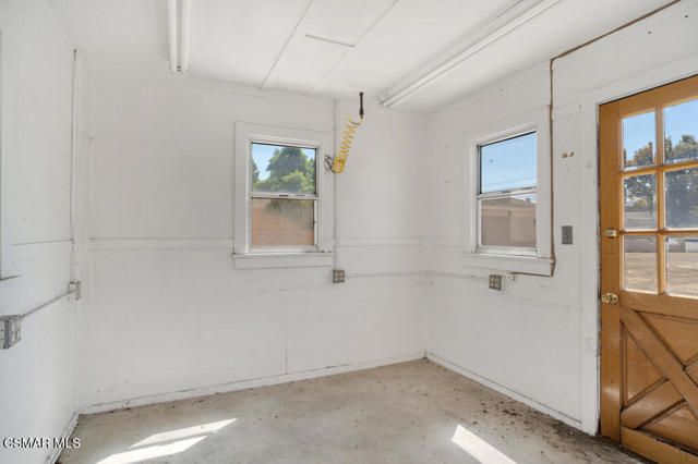 2327 Royal Avenue, Simi Valley CA: https://media.crmls.org/mediaz/1289f058-3ed3-40e1-9c85-d8b9cafeef2e.jpg