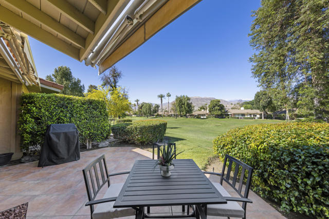 111 Juan Circle, Palm Desert CA: https://media.crmls.org/mediaz/1289fe52-2861-4f12-b8df-5f3e5d87999b.jpg