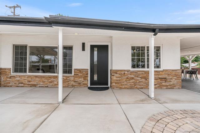 9376 Starcrest Dr, Santee CA: https://media.crmls.org/mediaz/128a8158-2230-405f-b3ea-2f0b9d026bb4.jpg