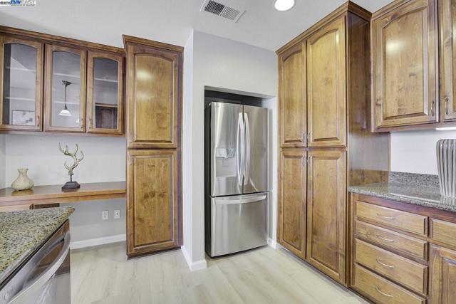 40702 Greystone Ter, Fremont CA: https://media.crmls.org/mediaz/128aa19e-97f4-43ac-bae1-b29a1ee6344f.jpg